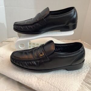EUC Vintage Florsheim Riva black men’s 8.5 loafer slip on